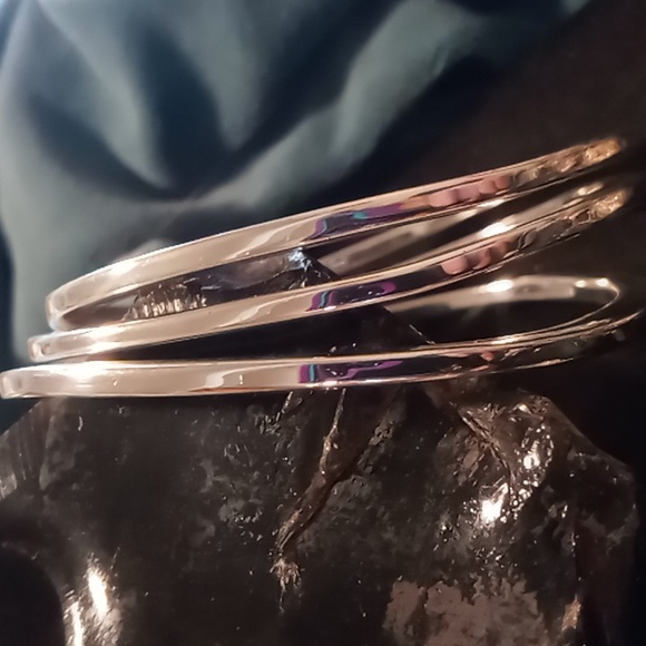 Guess bangle bracelets 3 wavy design beautiful shine . - Picture 3 of 4